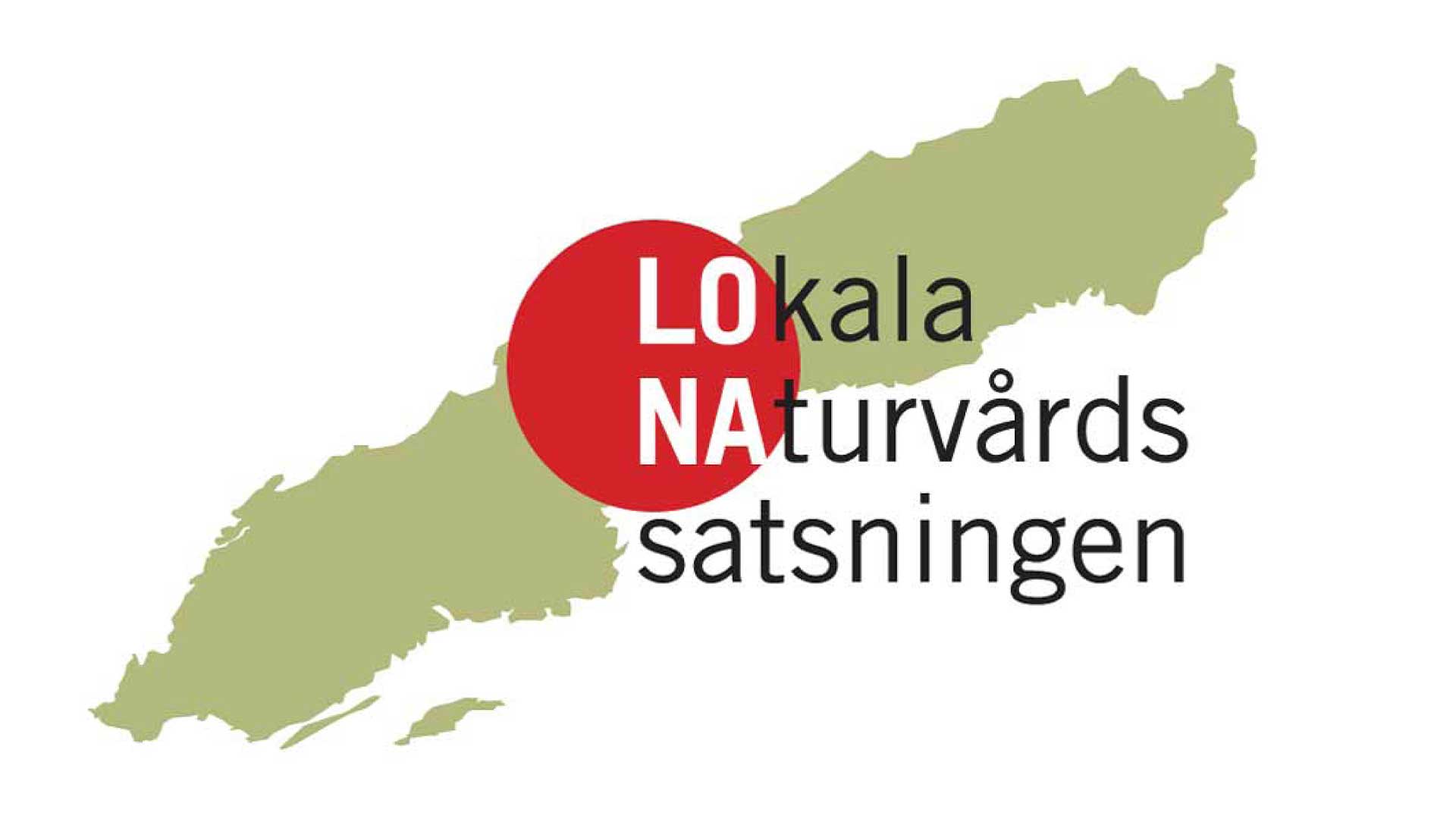 Karta över Sverige med logotyp ovanpå för LONA som betyder lokal naturvårdssatsning.